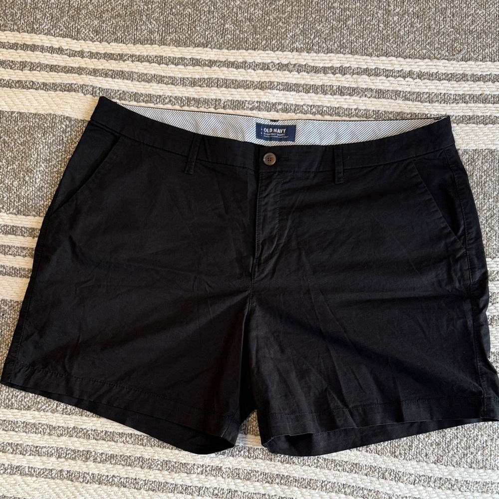 OLD NAVY // EVERYDAY SHORT